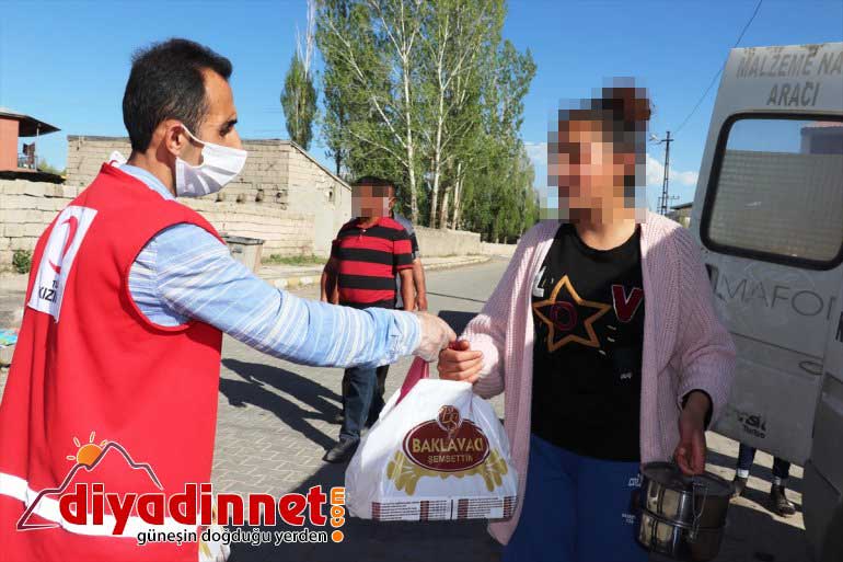 bayramını ailelerin sahibi Kızılay Ağrı