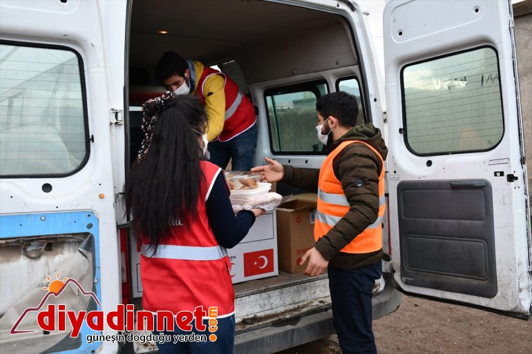 sahibi Kızılay yemek ailelere ihtiyaç her Türk sıcak ramazanda ulaştırıyor gün 6