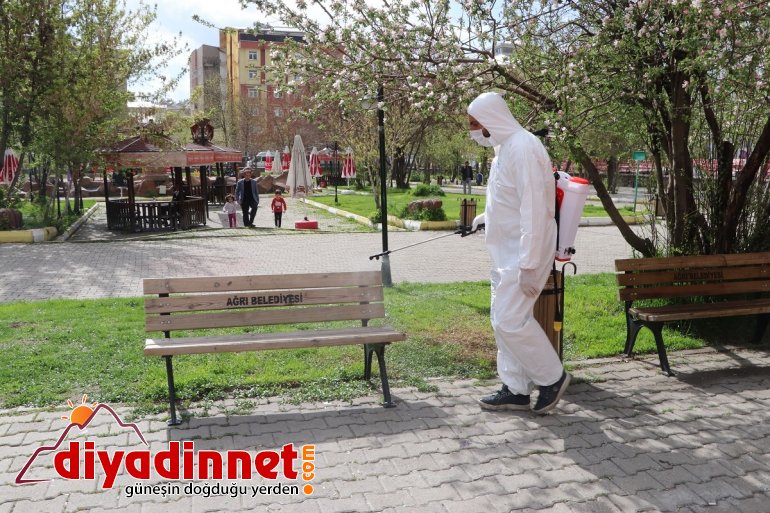 Ağrı'da Kovid-19 kapsamında parklar dezenfekte edildi