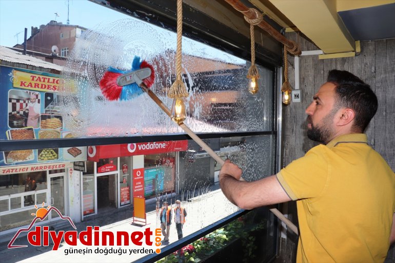 yeniden restoran hazırlık için ve kafeler açılmak Lokanta, yapıyor  5