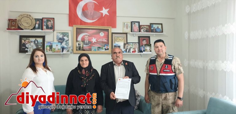Malatya'da şehit ailesi karakolda oluşturulan 'Şehit Köşesi'ni ziyaret etti