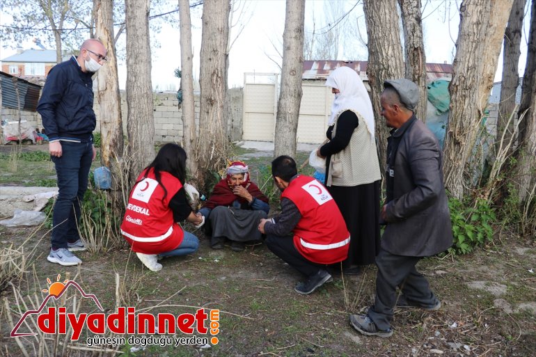 Ağrılı haberiyle yardım ihtiyaç sahibi uzandı AA