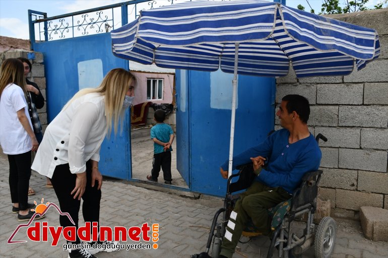 AĞRI - sağlıkçıların isimlerini dağıttılar Salgında gençlere tişörtleri bastırdıkları ölen 3