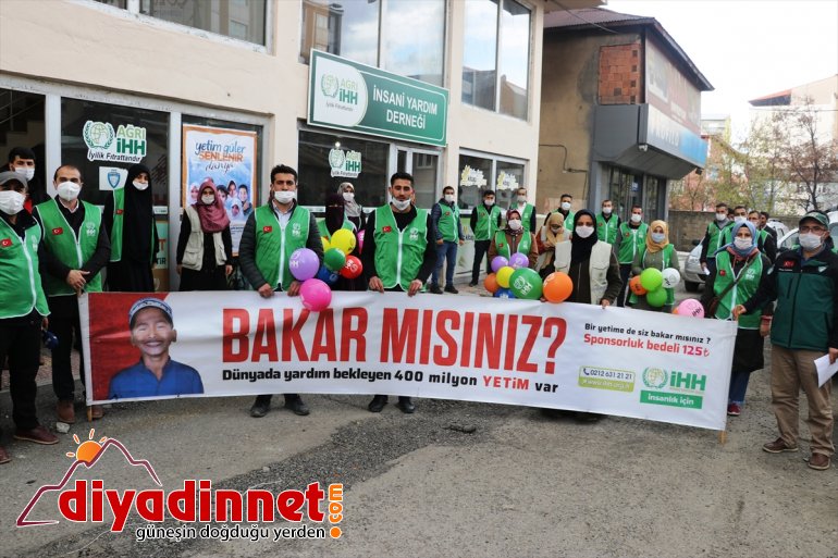 Ağrı'da yetim çocuklar yaş pasta ve hediyelerle sevindirildi