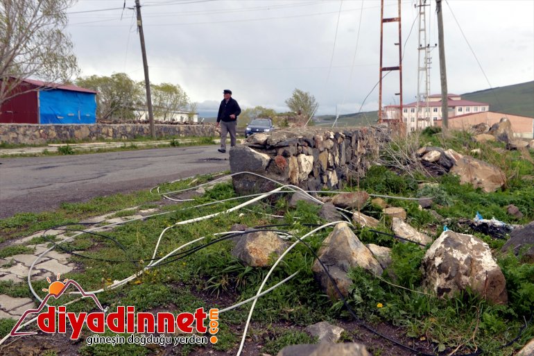 uçurdu - fırtına çatıları ARDAHAN Şiddetli 3