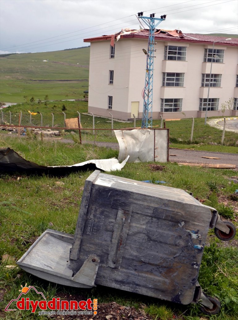 uçurdu Şiddetli ARDAHAN fırtına - çatıları 7