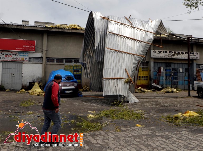 çatıları ARDAHAN Şiddetli fırtına - uçurdu 8