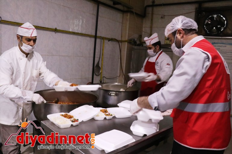 Almanya’dan getirilen 182 kişi, Ağrı’daki 14 günlük karantinada son iftarını yaptı