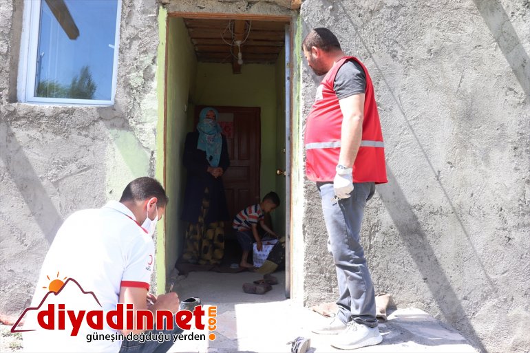 Türk Kızılay Ağrı'da yardıma muhtaçların bayramlık ihtiyaçlarını karşıladı