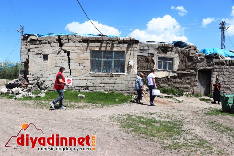 Kızılay ihtiyaçlarını karşıladı muhtaçların Türk bayramlık Ağrı