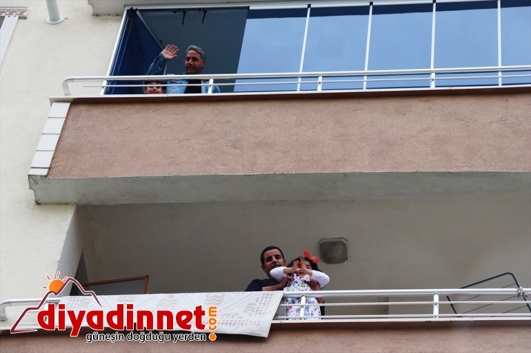 AĞRI Kızılay  evde eğlendirdi bayramı gönüllüleri geçiren çocukları - Türk 2