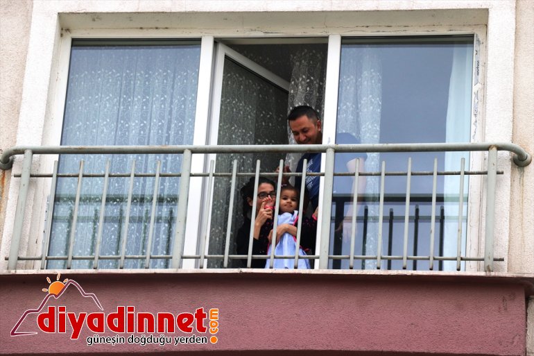 gönüllüleri - Kızılay AĞRI evde geçiren çocukları  eğlendirdi bayramı Türk 11