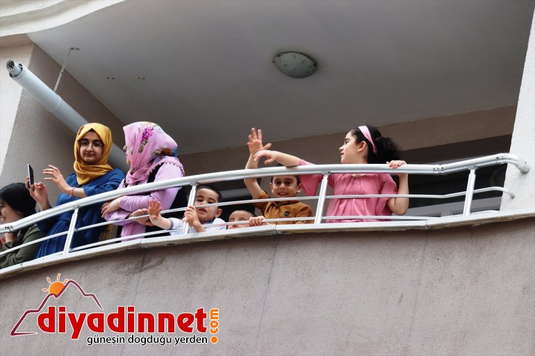 gönüllüleri Kızılay  Türk geçiren çocukları evde - bayramı AĞRI eğlendirdi 6