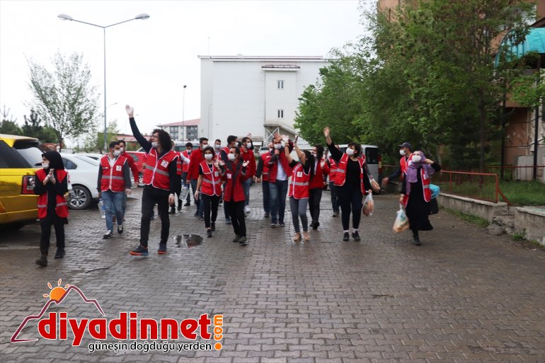 geçiren Kızılay  Türk evde - bayramı AĞRI eğlendirdi gönüllüleri çocukları 9