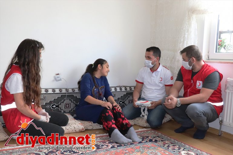  Türk Kızılay gönüllülerinden Elifnur