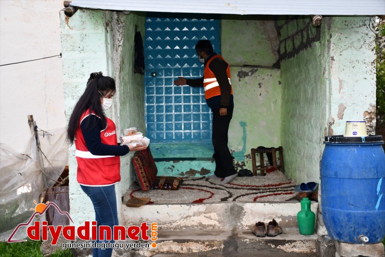 sahibi sıcak yemek ramazanda Kızılay ailelere her ulaştırıyor gün ihtiyaç Türk 5