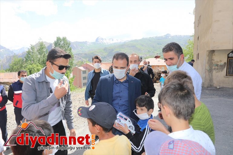 Vali Akbıyık, çocukların bayramını kutladı