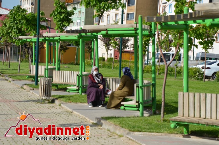 ikinci ve 65 sokağa üzeri - çıktı yaş MUŞ kez vatandaşlar 2