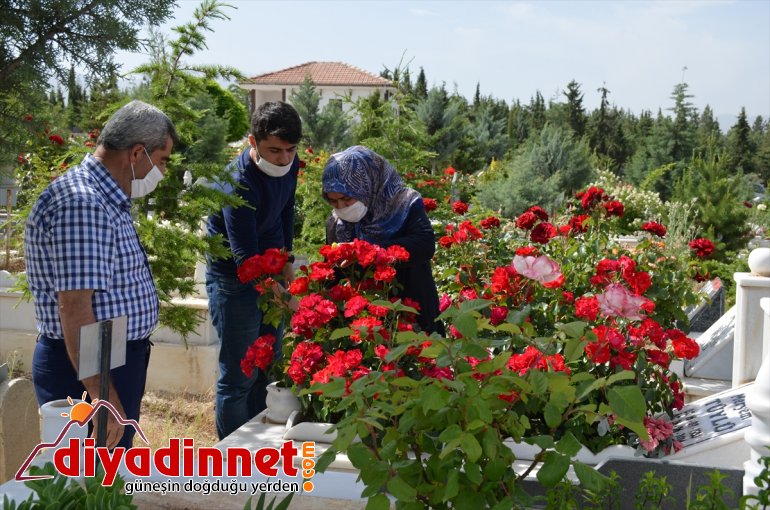 Vatandaşlar ziyaretinde MALATYA kabir  - bulundu 10