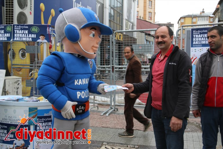 vatandaşlardan - uymalarını dağıttıkları Polisler broşür AĞRI kurallarına istedi trafik 3