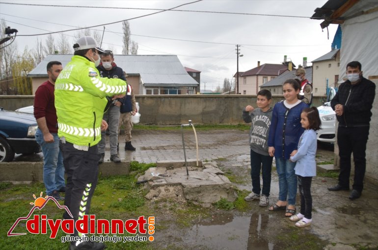ziyaret polis ve çocuklara Eleşkirt