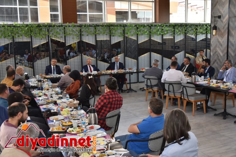 Ağrı Valisi Varol basın mensuplarıyla bir araya geldi2