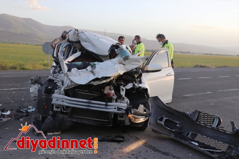 otomobil tır çarpıştı: yaralı 4 Ağrı