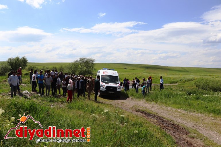 çocuk yaşındaki dereye giren serinlemek Ağrı