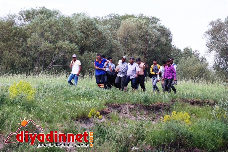 giren çocuk serinlemek dereye Ağrı