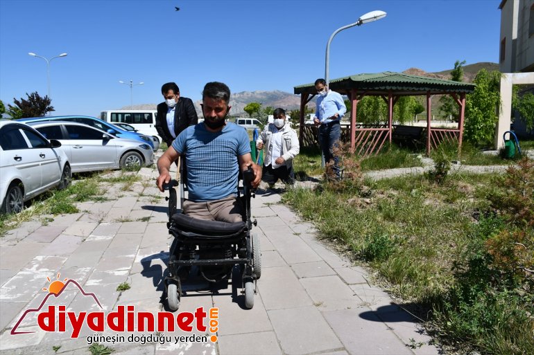 Ağrılı engellilerden başarılı pandemi sürpriz  çiçekli ekibine 5