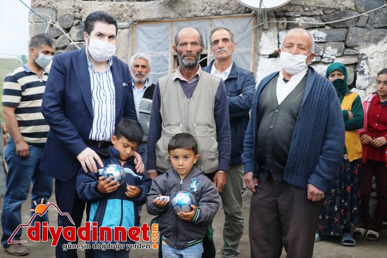 Ağrı Belediye Başkanı Sayan'dan baba ve 2 yetim çocuğuna 'sıcak yuva' müjdesi