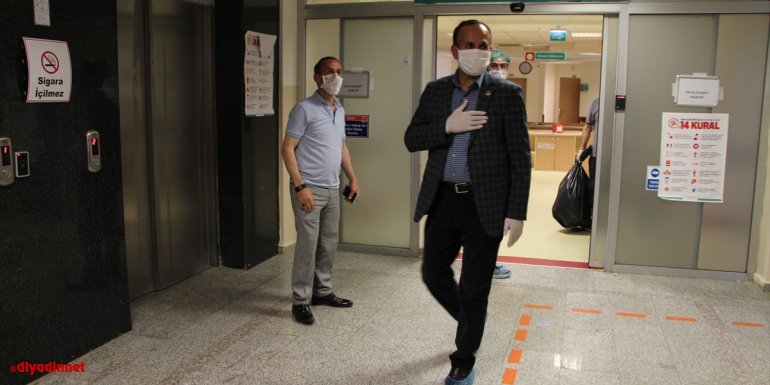 Kovid-19 tedavisi tamamlanan Şemdinli Belediye Başkanı Saklı taburcu edildi