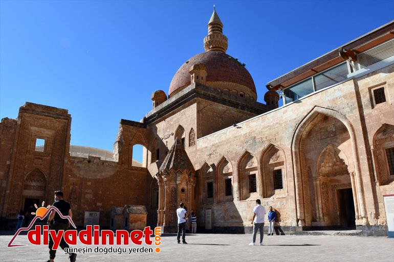 eserlerinden seçkin Sarayı en ziyarete Paşa İshak Osmanlı