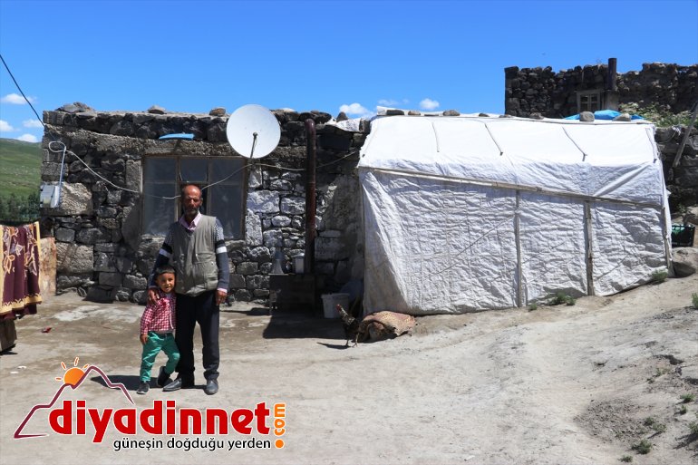 yanına - minik Tandıra kaybeden defdenildi Ayşegül düşerek hayatı AĞRI annesinin 2