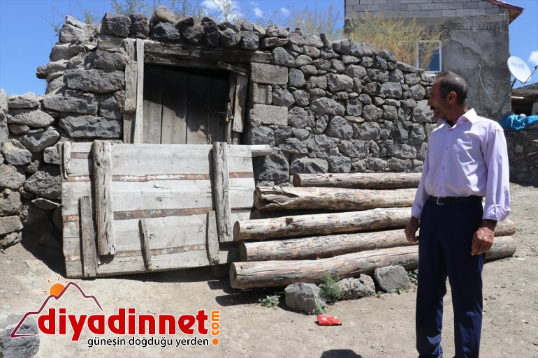 düşerek hayatı kaybeden Ayşegül - minik AĞRI yanına Tandıra defdenildi annesinin 6