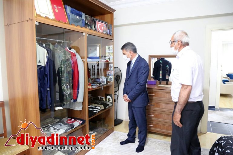 Valisi Tunceli ailesine ilk yaptı Özkan, şehit ziyaretini 5