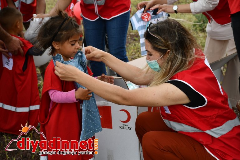 çocuklarını AĞRI Türk Kızılay - sevindirdi köy hediyelerle 5