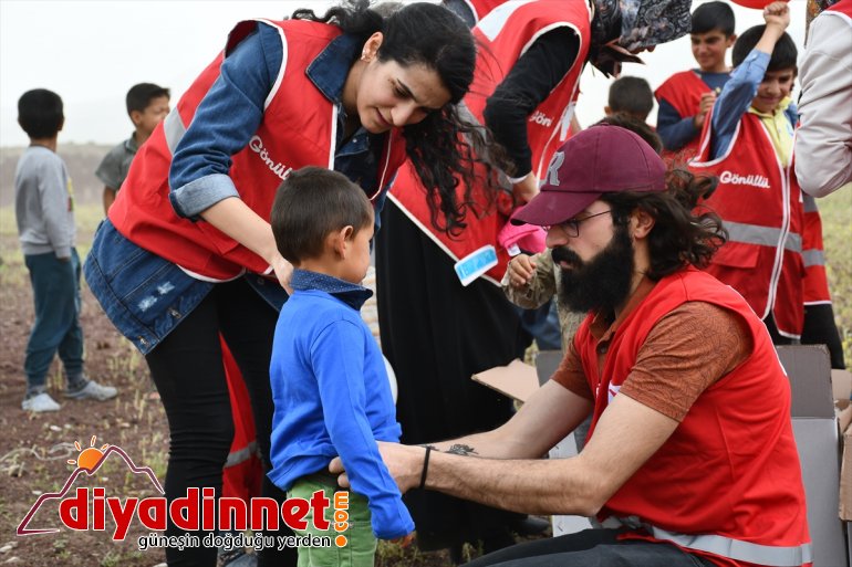 köy Türk hediyelerle sevindirdi Kızılay çocuklarını AĞRI - 6