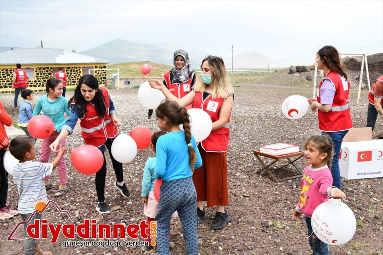 Türk hediyelerle köy çocuklarını AĞRI Kızılay sevindirdi - 10