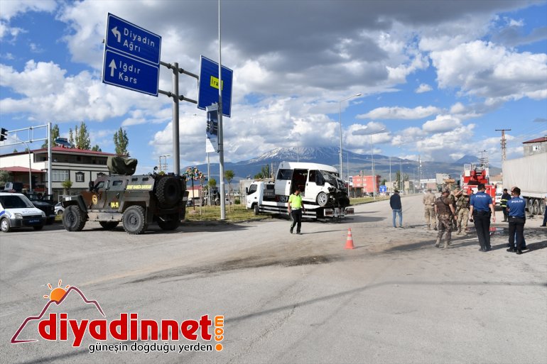 çarpıştı: ile Zırhlı araç AĞRI ağır yaralı askeri 1  - minibüs 2