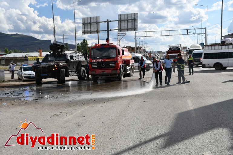 çarpıştı: araç  1 minibüs ağır AĞRI Zırhlı askeri - ile yaralı 3