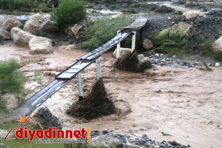 ve tarım su bastı nedeniyle sağanak evleri  arazilerini bazı Ağrı