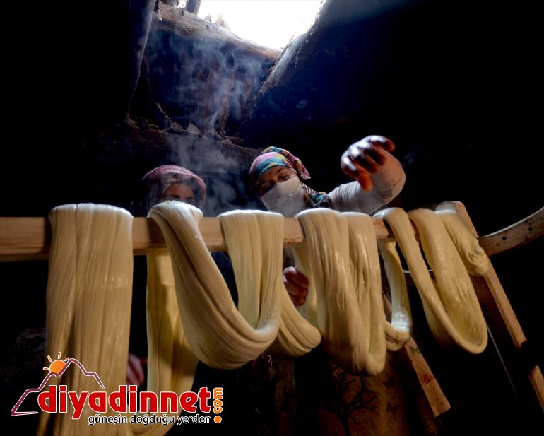 Asırlık lezzet çeçil peyniri için kazanlar imece usulü yakılıyor