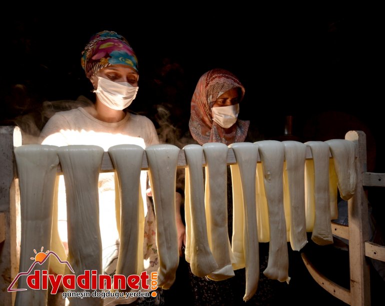 Asırlık  kazanlar yakılıyor lezzet imece usulü çeçil peyniri için 3