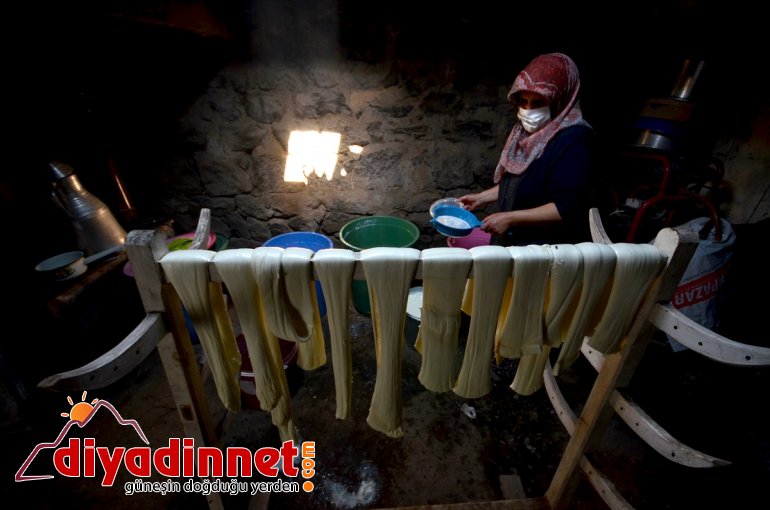 usulü yakılıyor için Asırlık kazanlar imece lezzet  çeçil peyniri 9