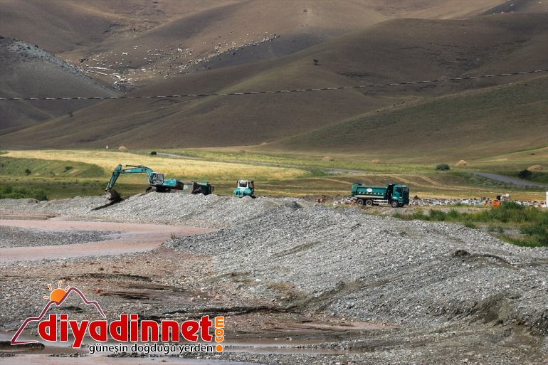 Ağrı'da hasara neden olan selin yaraları sarılıyor