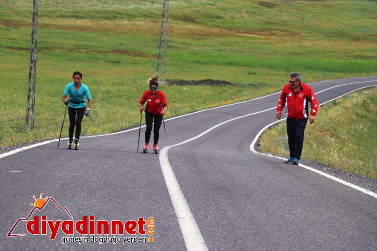 kayaklı döküyor - için koşucular, kotası Milli AĞRI ter asfaltta olimpiyat 11