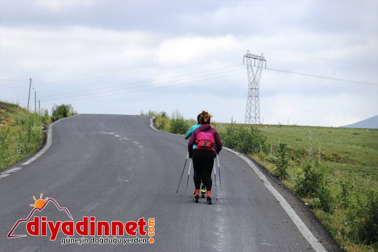 asfaltta kotası koşucular, olimpiyat döküyor kayaklı ter Milli AĞRI - için 13
