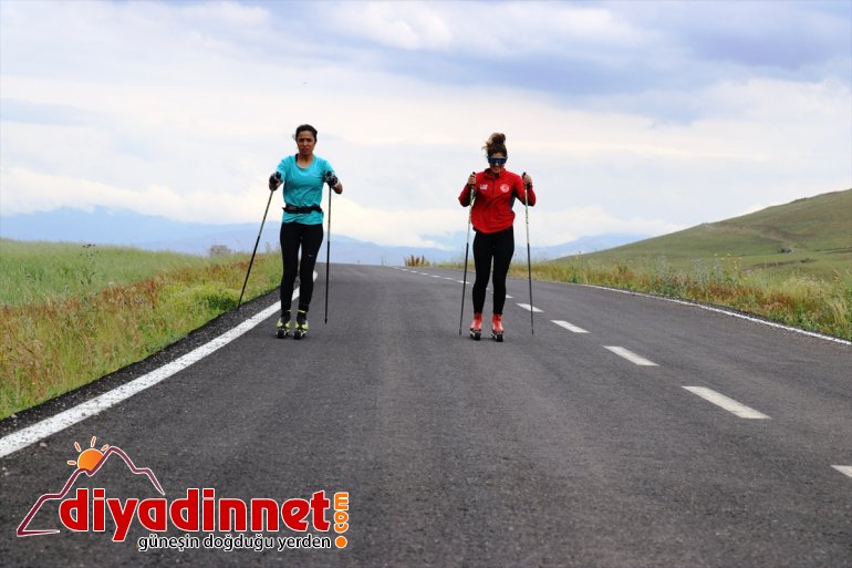 - döküyor kayaklı koşucular, Milli AĞRI kotası olimpiyat ter için asfaltta 4