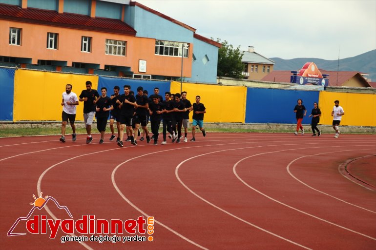 Ağrı'da sınavlara hazırlanan öğrenciler için ücretsiz kurs düzenleniyor